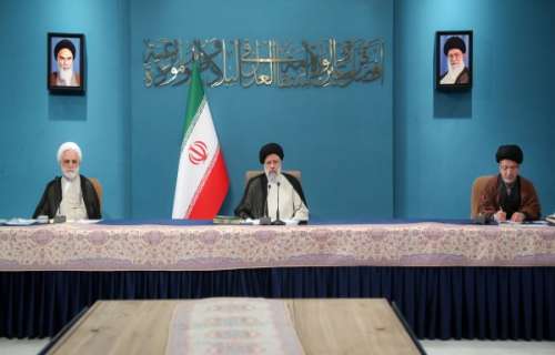 قلم‌های شایسته و ماندگار در مسیر شناساندن حق و ایجاد جامعه خدامحور ایفای نقش کرده‌اند